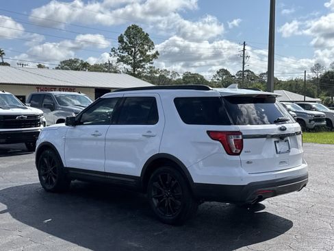 Used 2017 Ford Explorer XLT w/ Equipment Group 202A FWD image 6