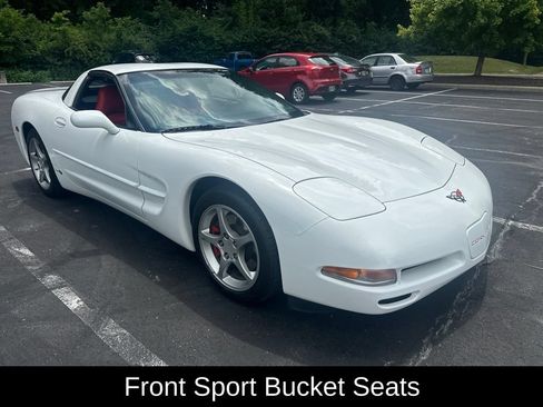 Used 2004 Chevrolet Corvette Coupe RWD image 3
