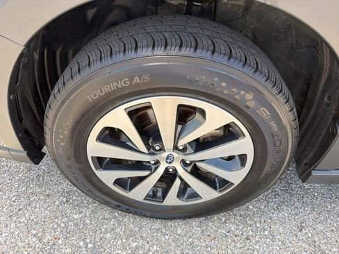 Used 2024 Subaru Outback Premium AWD/4WD image 10