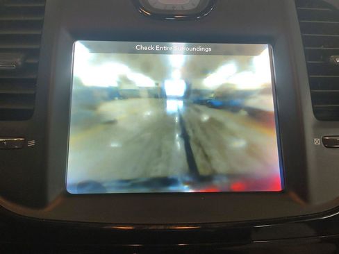 Used 2018 Chrysler 300 S w/ 300S Premium Group image 9