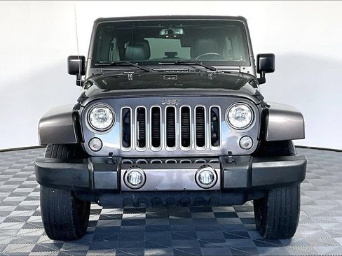 Used 2017 Jeep Wrangler Unlimited Sahara w/ Dual Top Group AWD/4WD image 3