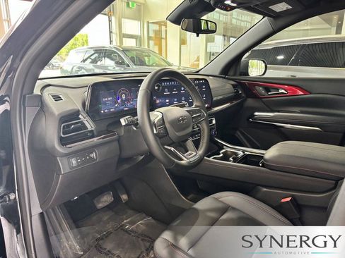 Used 2025 Chevrolet Traverse Z71 AWD/4WD image 19