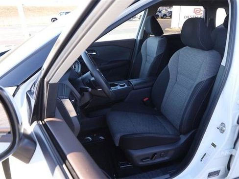 Used 2021 Nissan Rogue SV image 8