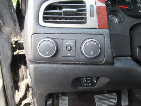 Used 2012 GMC Sierra 2500 SLT w/ SLT Convenience Package AWD/4WD image 17