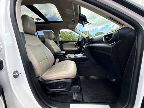 Used 2021 Ford Explorer Limited w/ Equipment Group 301A AWD/4WD image 28