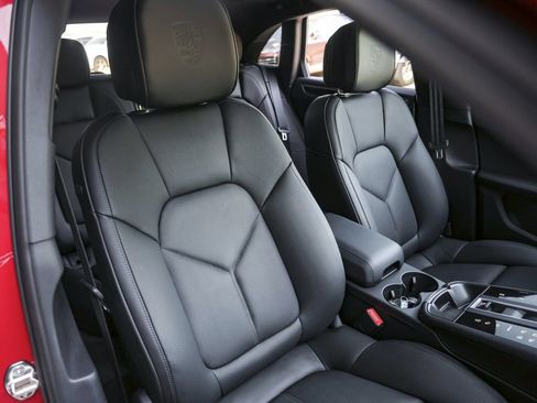 New 2026 Porsche Macan Turbo image 40