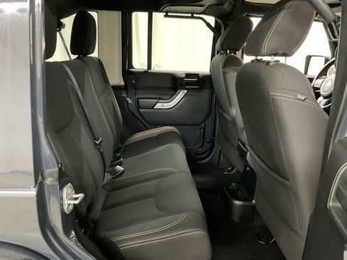 Used 2016 Jeep Wrangler Unlimited Sahara w/ Connectivity Group AWD/4WD image 24