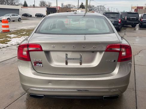Used 2016 Volvo S60 T5 Inscription Platinum w/ Climate Package image 9