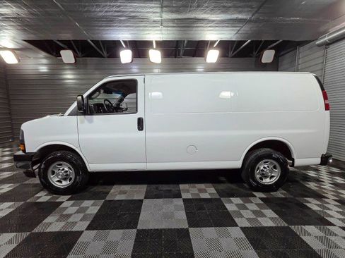 Used 2021 Chevrolet Express 2500 w/ Driver Convenience Package image 7