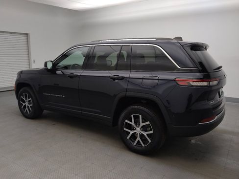 Used 2023 Jeep Grand Cherokee Limited AWD/4WD image 3