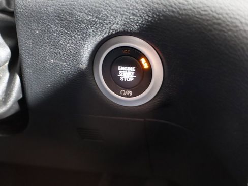 Used 2020 Chrysler Pacifica Limited image 38