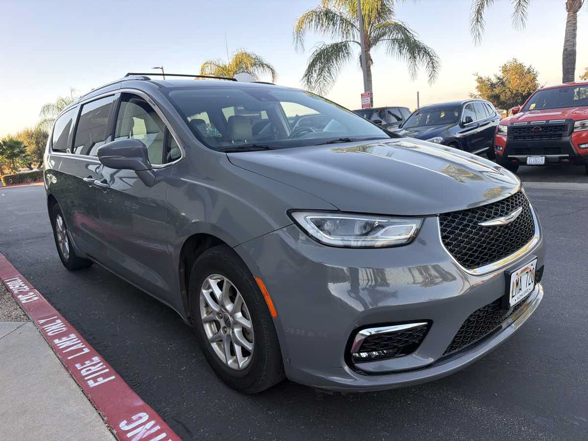 Used 2021 Chrysler Pacifica Touring-L FWD image 13