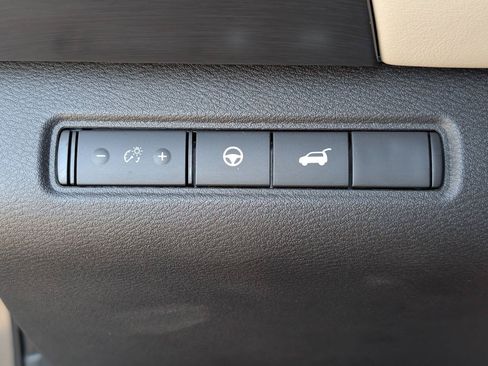 Used 2025 Nissan Pathfinder SL AWD/4WD image 25
