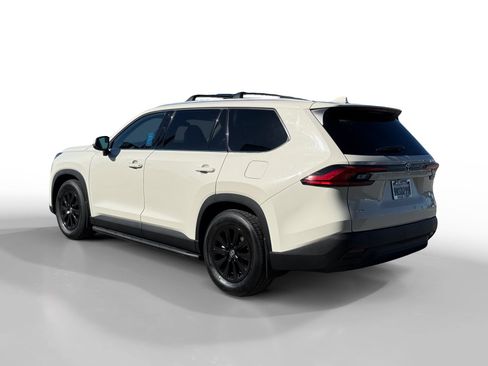 Used 2024 Toyota Grand Highlander AWD image 3