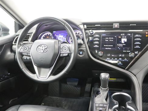 Used 2020 Toyota Camry XLE FWD image 22