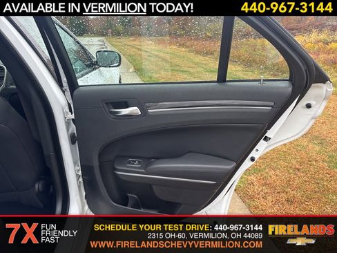 Used 2022 Chrysler 300 Touring w/ Sport Appearance Package image 32