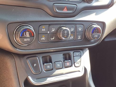 Used 2018 GMC Terrain SLE w/ Driver Convenience Package AWD/4WD image 13