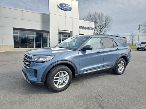 Used 2025 Ford Explorer Active image 2