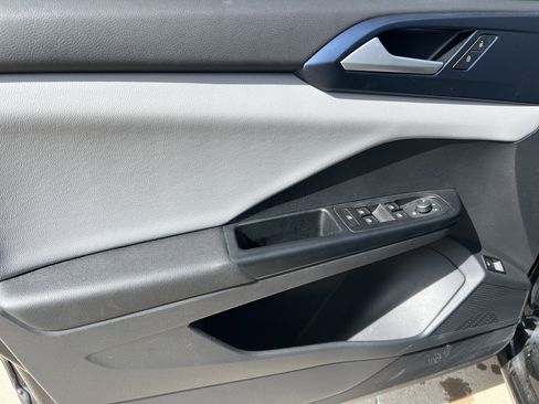 Used 2023 Volkswagen Taos SE w/ Panoramic Sunroof Package image 13