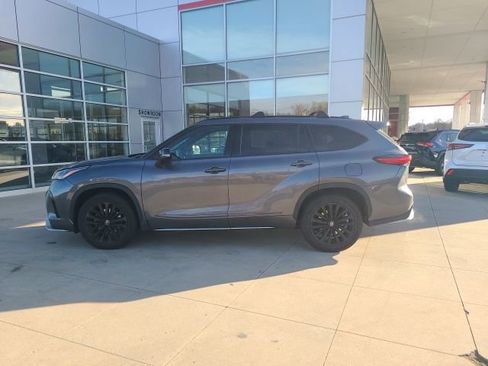 Used 2023 Toyota Highlander XSE image 4