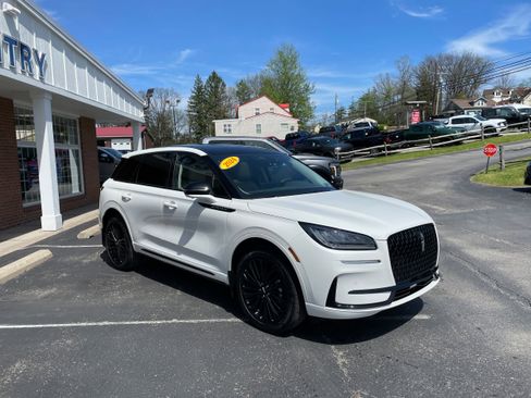 Used 2024 Lincoln Corsair AWD w/ Equipment Group 101A image 3