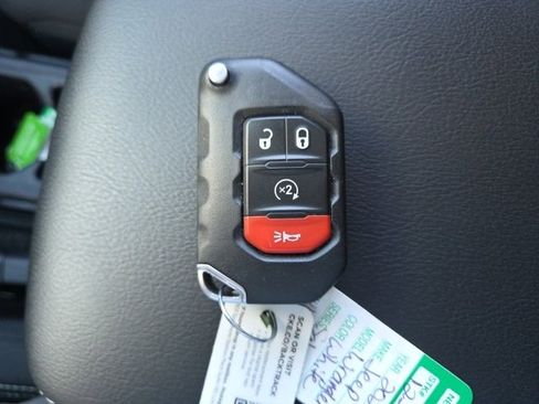 Used 2021 Jeep Wrangler Unlimited Sahara image 9