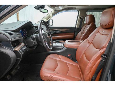 Used 2020 Cadillac Escalade Luxury image 10