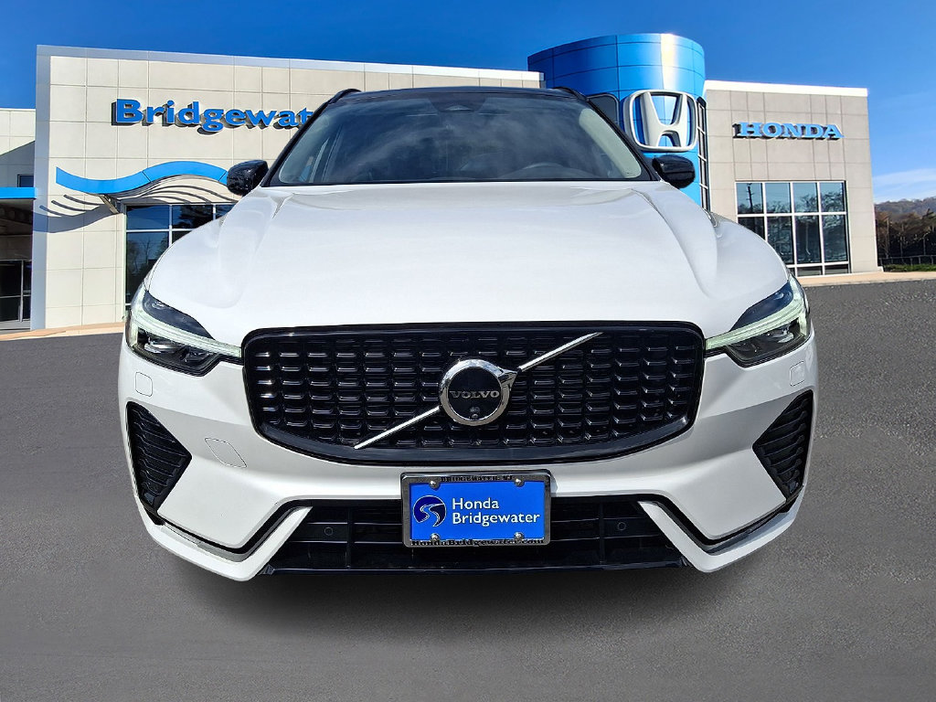 Used 2024 Volvo XC60 B5 Plus w/ Protection Package Premier AWD/4WD image 2