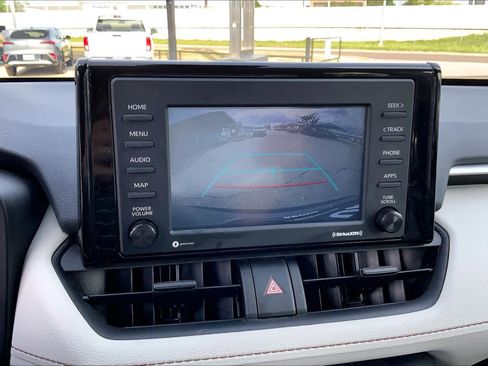 Used 2022 Toyota RAV4 XLE AWD/4WD image 26
