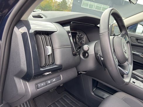 Certified 2025 Nissan Pathfinder SV image 14