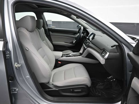 Used 2019 Honda Accord Touring image 11