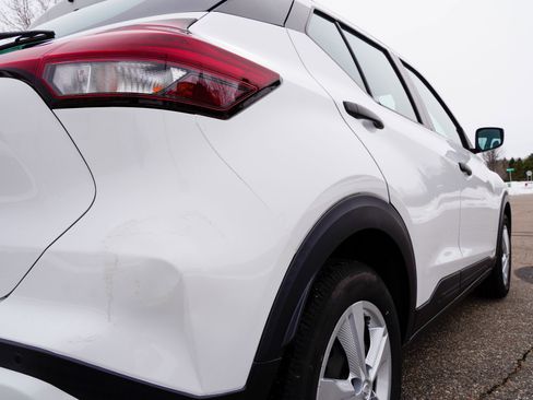 Used 2022 Nissan Kicks S image 25