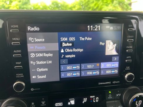 Used 2022 Toyota Highlander XLE AWD/4WD image 56