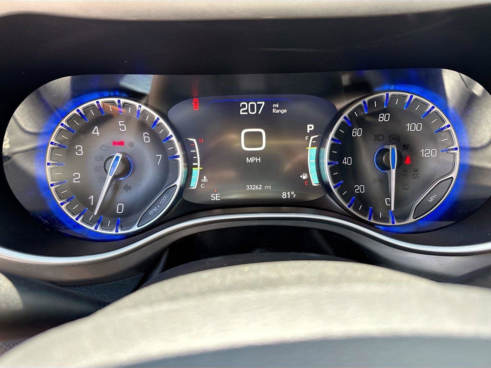 Used 2025 Chrysler Pacifica Select FWD image 12