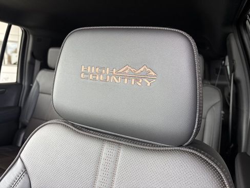 New 2026 Chevrolet Suburban High Country image 21