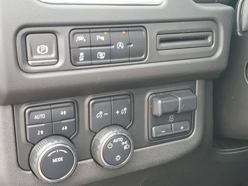 Used 2023 Chevrolet Tahoe LT w/ LT Signature Package AWD/4WD image 9