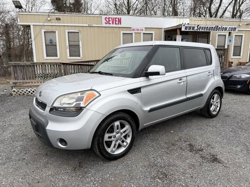 Used 2011 Kia Soul + image 2