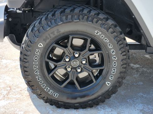 Used 2024 Jeep Gladiator Mojave AWD/4WD image 15