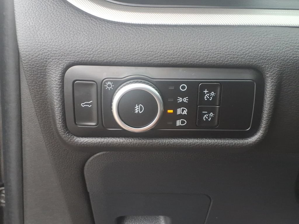 Used 2023 Ford Explorer XLT w/ Equipment Group 202A AWD/4WD image 22