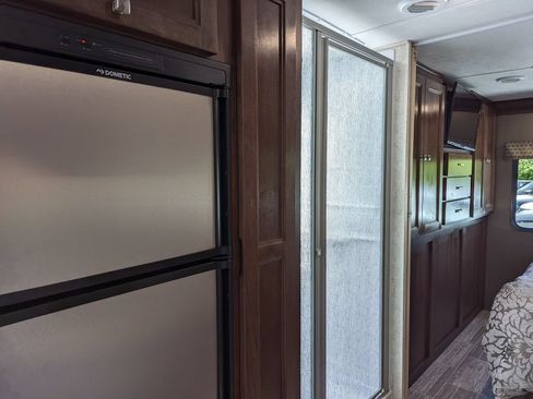Used 2019 Chevrolet Express 4500 w/ RV Package RWD image 90