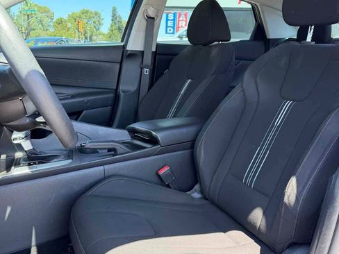 Used 2023 Hyundai Elantra SEL FWD image 17