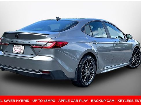 Used 2025 Toyota Camry SE FWD image 6