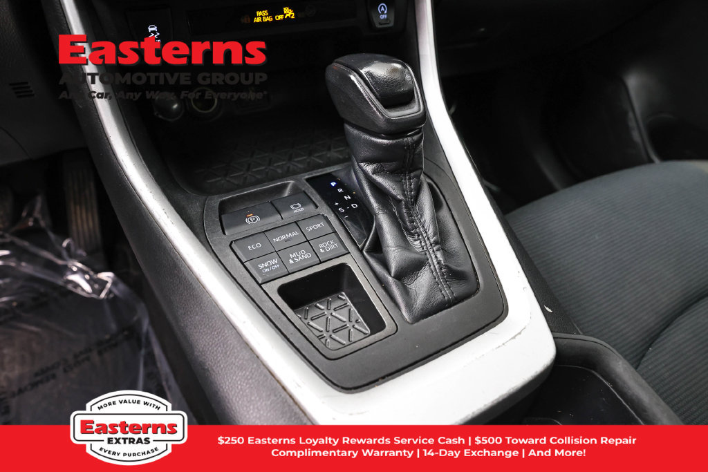 Used 2023 Toyota RAV4 LE AWD/4WD image 13
