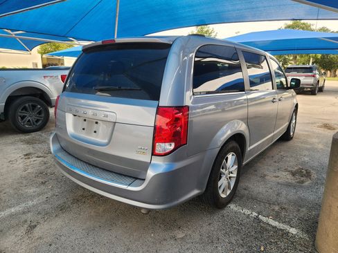 Used 2018 Dodge Grand Caravan SXT FWD image 4