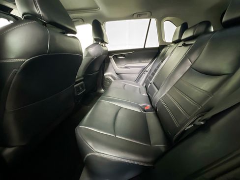 Used 2021 Toyota RAV4 XLE Premium image 28