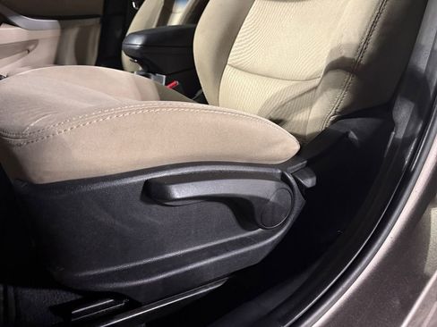 Used 2014 Hyundai Elantra SE image 13