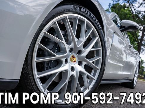 Used 2017 Porsche Panamera 4 w/ Premium Package AWD/4WD image 11