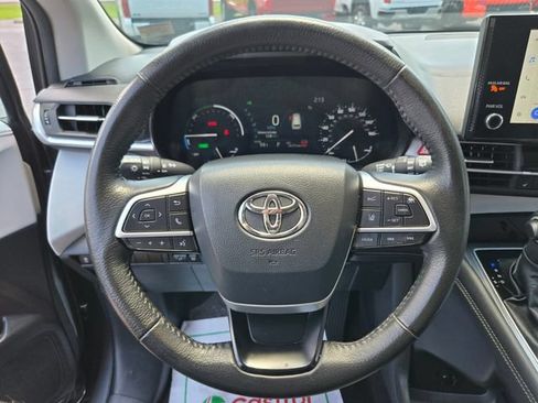 Used 2025 Toyota Sienna XLE FWD image 33