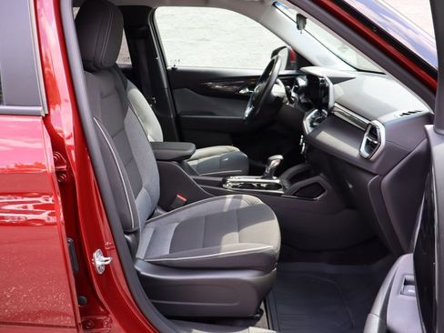Used 2024 Chevrolet TrailBlazer LT w/ LT Cold Weather Package FWD image 26