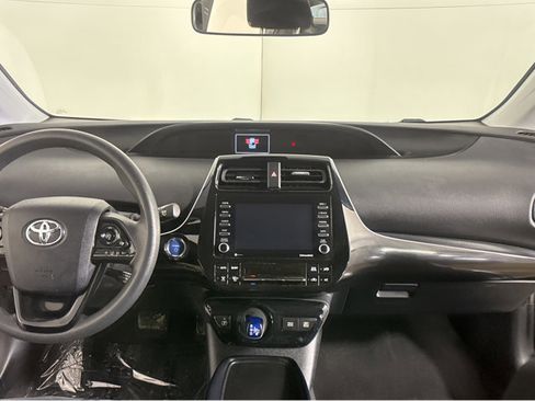 Used 2021 Toyota Prius LE image 4